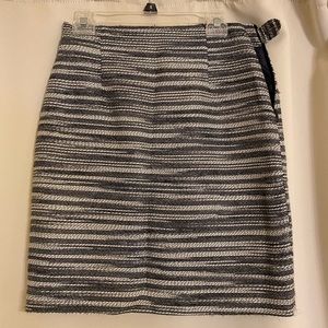 Tweed skirt size 4